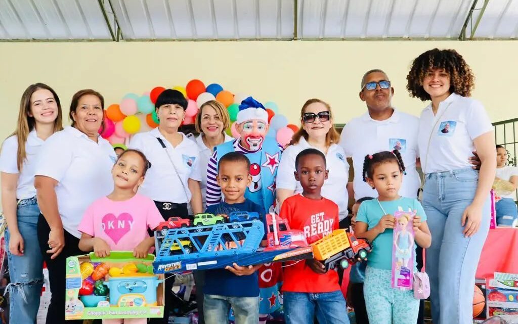 La fundación Alejandro José Roque Jiménez toca las fibras mas profunda de cientos de niños a través de reparto de juguetes