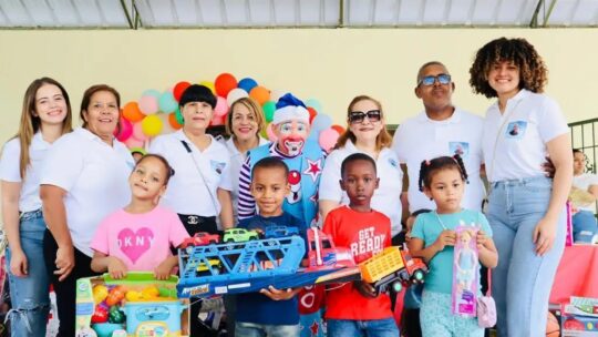 La fundación Alejandro José Roque Jiménez toca las fibras mas profunda de cientos de niños a través de reparto de juguetes