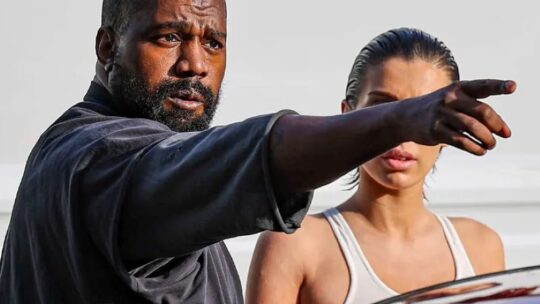 KANYE WESTLE INDICA A LOS PAPARAZZI Cómo fotografiarlo a él y a su esposa