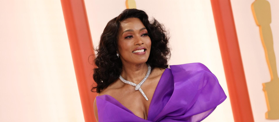 Angela Bassett recibe un óscar en los Governors Awards