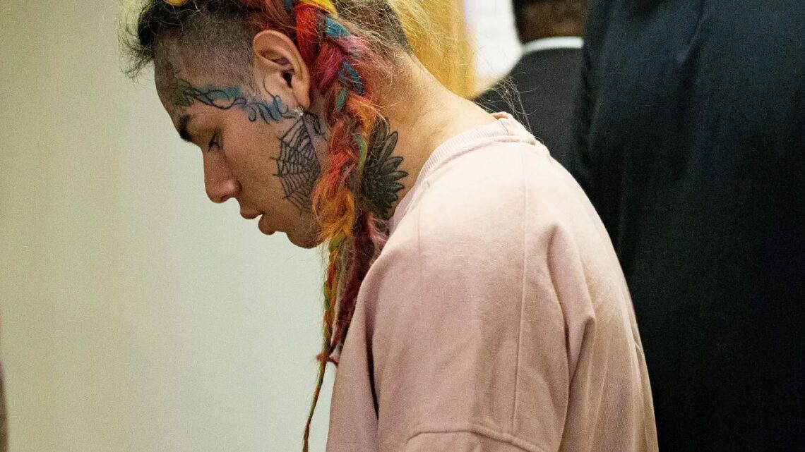 Audiencia de Tekashi 6ix9ine fue aplazada y Yailin ‘la más viral’ llegó con un look muy provocador