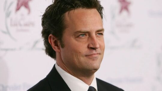 Matthew Perry es acusado de agredir y manipular a mujeres