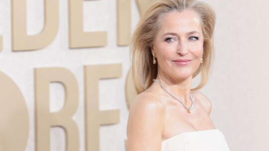 Vagina bordadas vestido de Gillian Anderson mando un mensaje feminista