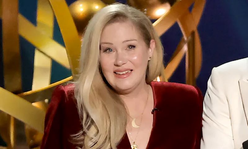Homenaje a Christina Applegate en los Emmys