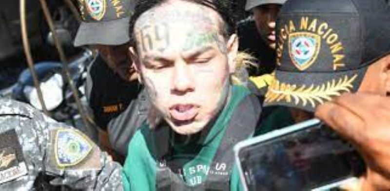 Piden un año prisión preventiva Tekashi por violencia machista