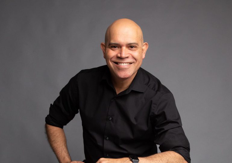 El maestro Amaury Sánchez anuncia el estreno del musical Rock of Ages (La era del Rock)