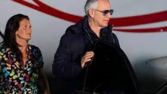 Andrea Bocelli ya en suelo dominicano para su concierto en el Estadio Olímpico