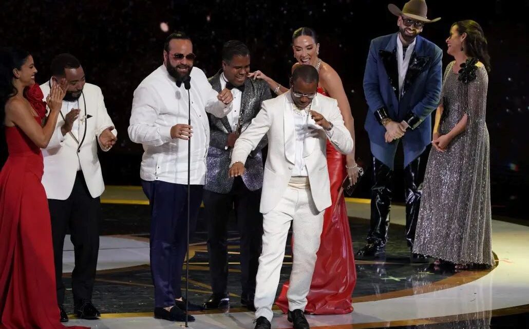 Programa radial Esto no es Radio recibe Premios Soberano