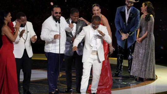 Programa radial Esto no es Radio recibe Premios Soberano