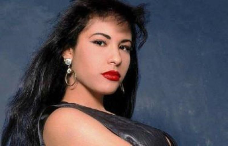 AMAZON celebra los 30 años del amor prohibido de Selena