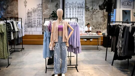 Avanza ley en Francia que penaliza la Fast Fashion