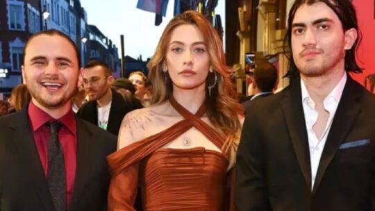 Hijos de Michael Jackson se encuentran en un evento público por primera vez