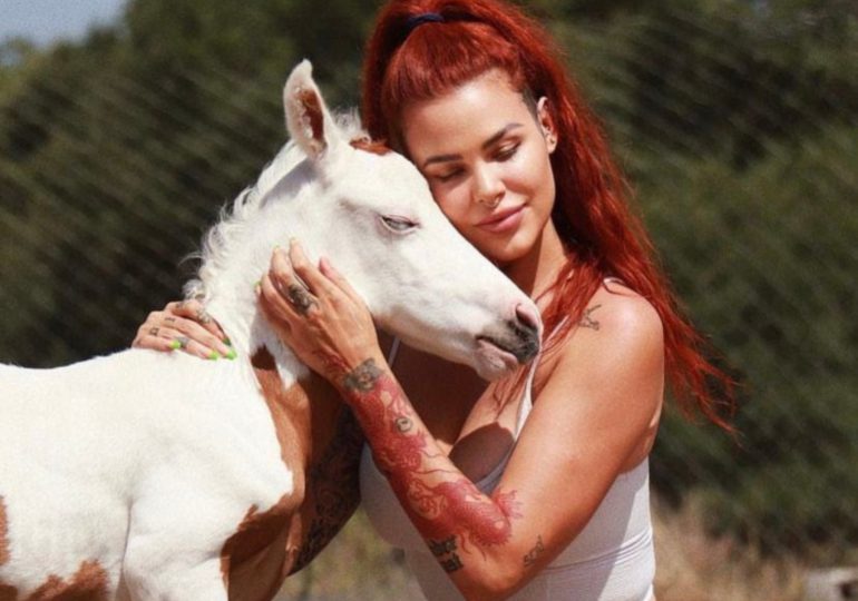 Fallece Elena Larrea una modelo que abrió una cuenta de OnlyFans para ayudar animales