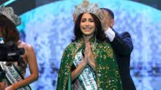 Dominicana Emely Bierys gana como Virreina Miss Petite Mesoamérica 2024 en El Salvador