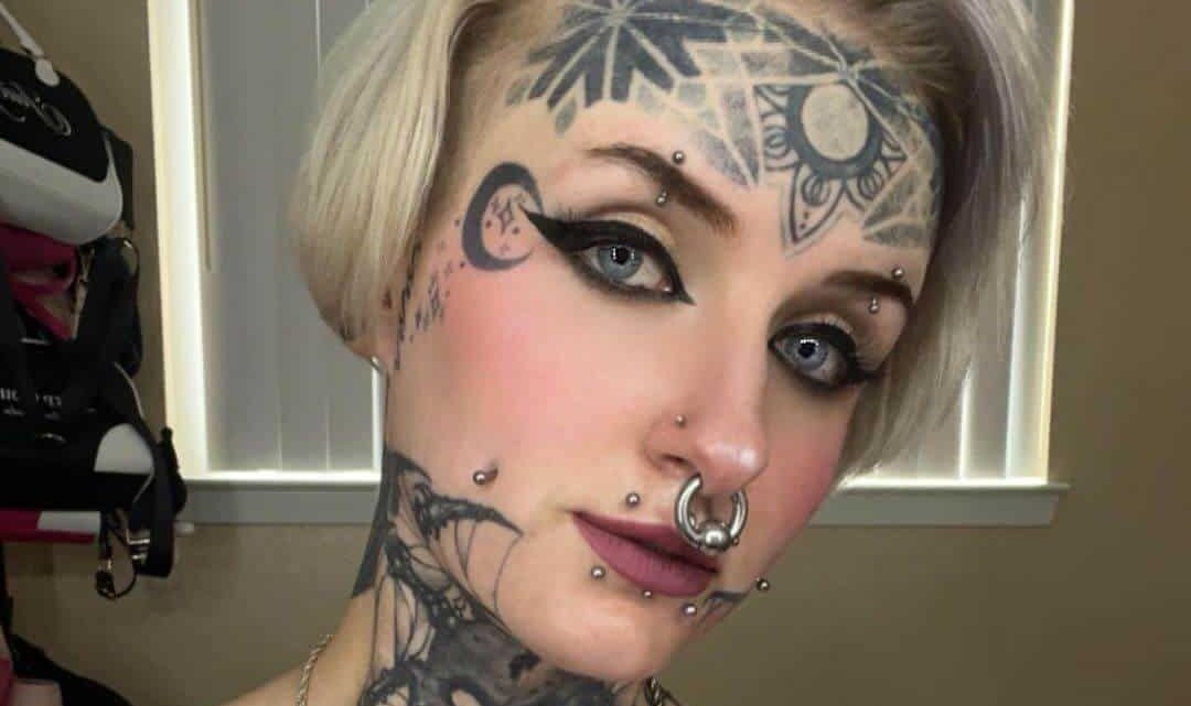 Joven fue rechazada en un empleo por sus tatuajes según ella