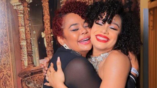Chelsy Bautista le dedica canción «Refugio» a su madre