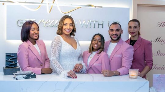 Laura Marie Guzmán inaugura “Get Ready With US”