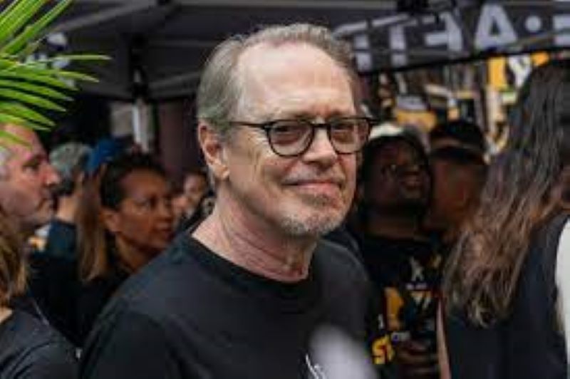 Atacan al actor Steve Buscemi mientras caminaba en Ny