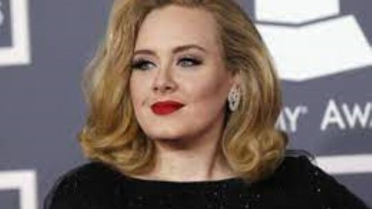Adele es la artista británica mas rica de la historia