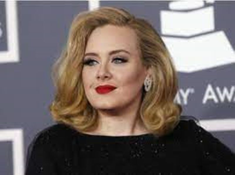 Adele es la artista británica mas rica de la historia