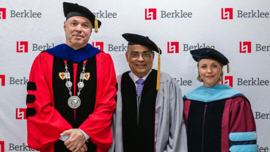 Gilberto Santa Rosa es investido doctor honoris causa de Berklee College