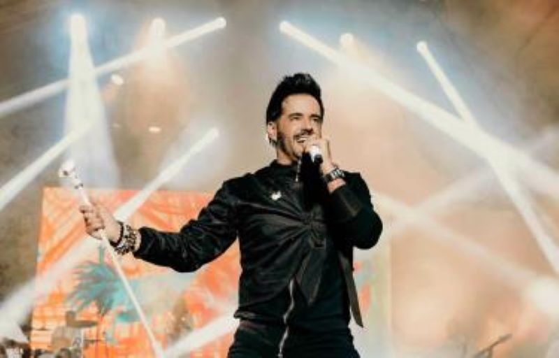 Con un concierto a casa llena en la Gran Arena del Cibao, el artista Manny Cruz cerró con broche de oro