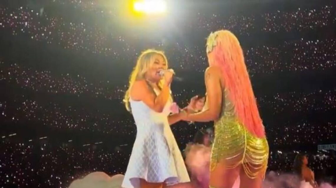 Amaia Montero se sube al escenario junto a Karol G y desatan la locura cantando «Rosas»