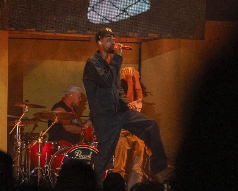 Jay Wheeler desbordó de trap y emociones el Pabellón de Voleibol en la primera función de su concierto en RD