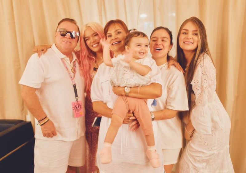 Karol G comparte foto con su familia: «Son mi felicidad, mi pilar»