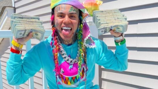 Tekashi 6ix9ine regresa triunfal al escenario en Rumania 