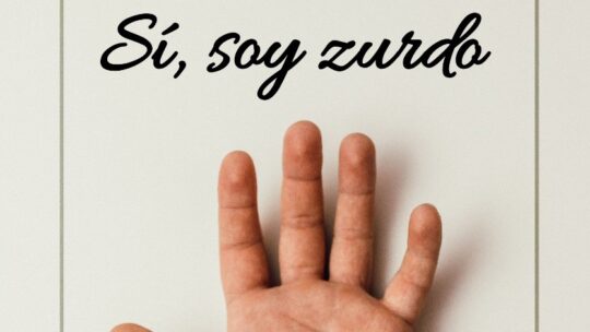 Sí, soy zurdo: Ángel Puello con libro digital.