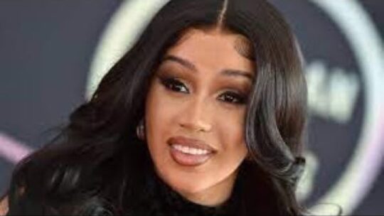 Cardi B exige a Offset la manutención de sus tres hijos