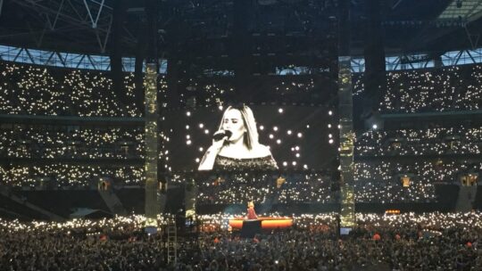 Adele rompe récord guinness con la pantalla LED más grande en concierto en Múnich