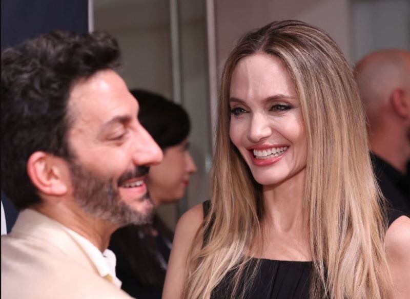 Juan Minujín y Angelina Jolie posaron juntos en la premiere de la película «Sin sangre»