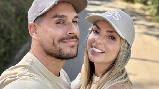 Sebastián Caicedo le propone matrimonio a Juliana Diez y ella responde: “Te digo sí las 10,000 veces que sea”