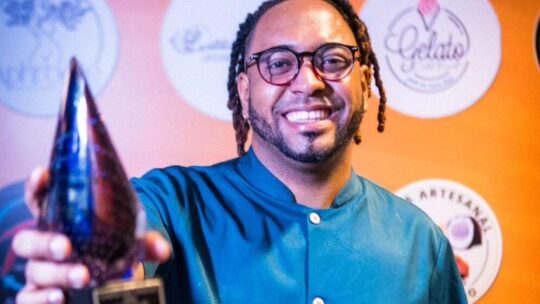 Luigui López gana premio Glamour Músic Award RD en la categoría «Artista Cristiano del Año»