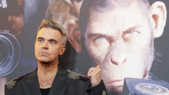 Robbie Williams abraza su vulnerabilidad y «al animal» que lleva dentro en ‘Better Man’