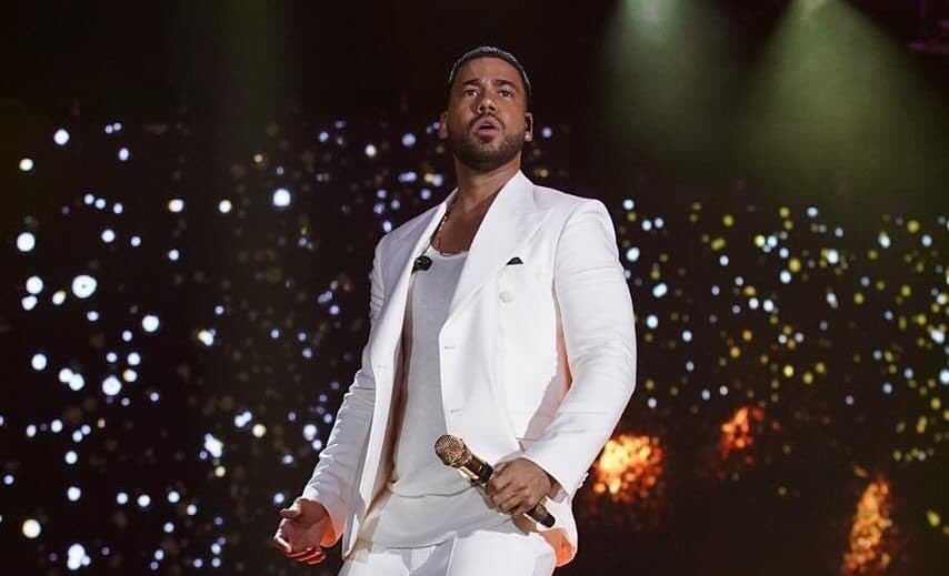 Ojala y me metan preso dice Romeo Santos al cantar cancion prohibida en RD