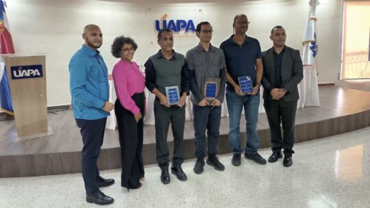 Escritor Eloy Tejera gana premio en concurso de cuentos en UAPA
