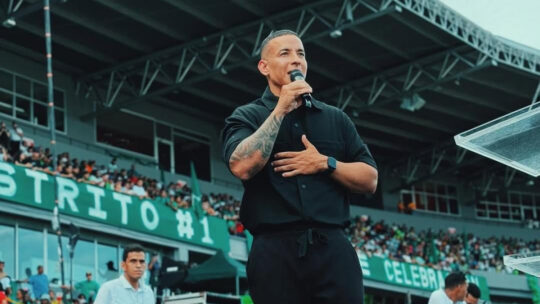 Daddy Yankee asiste a su primera reunión evangelistica del año: «El propósito de Dios ningún ser humano lo puede detener»