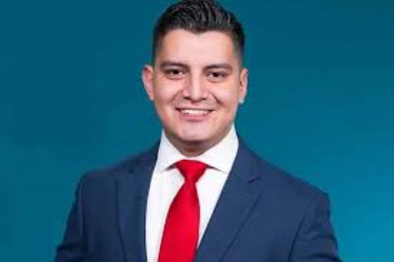 Presentador de Telemundo de 27 años muere mientras cubría el Super Bowl
