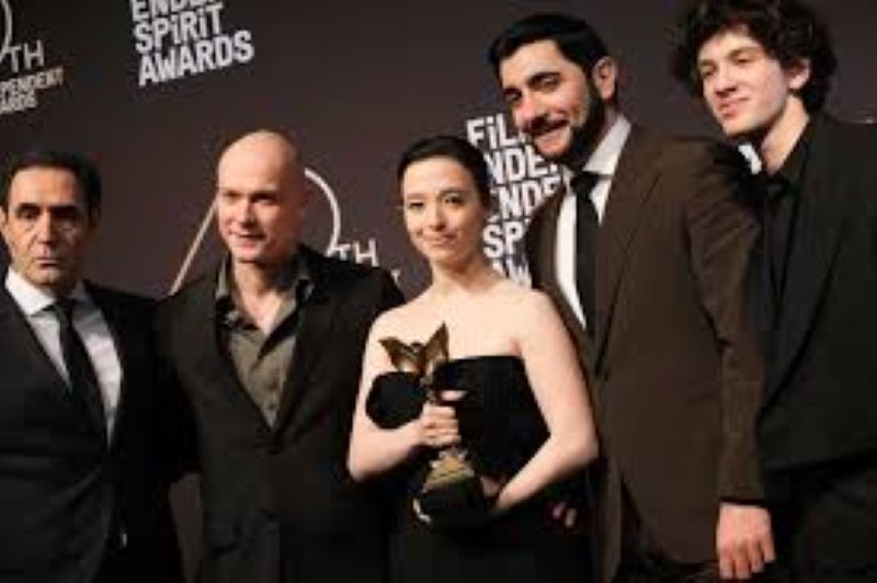 “Anora” consagra su estrellato a los Óscar en los premios Spirit