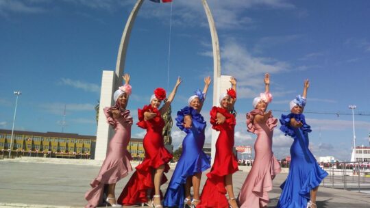 ANUNCIAN GRAN MUSICAL CON LAS VEDETTES MARTHA VARGAS Y MERRY FILPO
