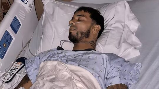Anuel AA estaría hospitalizado por supuesta infección de tatuaje y afirman “la cosa está fea”