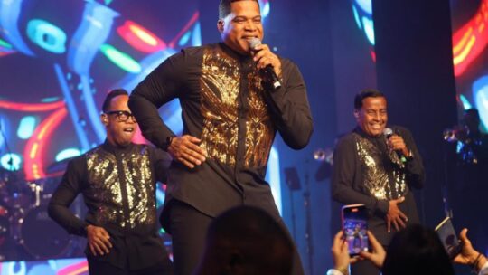 Jandy Ventura hace vibrar el Jaragua con espectáculo “Johnny Ventura Vive”