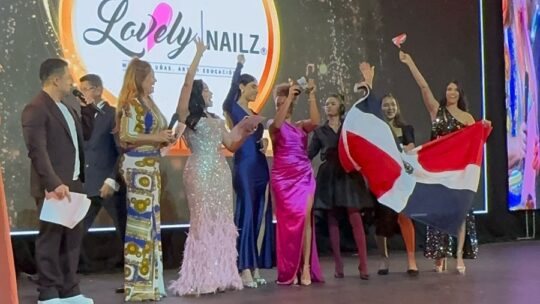 Lovely Nailz RD enaltece la bandera Dominicana ganando premio Internacional como “Mejor Marca Internacional de productos para Uñas”