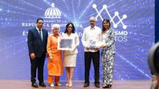 Periodista Cristal Acevedo gana Premio Nacional de Periodismo de Datos
