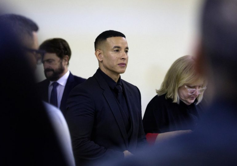 Daddy Yankee pide disolver varias corporaciones que mantiene con su exesposa
