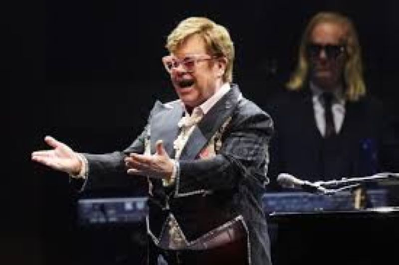 Rusia declara ideseables a la Fundacion de Elton John para la lucha contra el sida, por lo que quedan prohibidas en el país