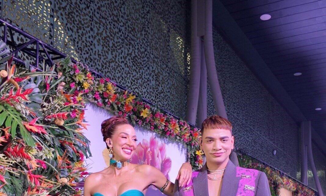 Gabi Desangles y Moisés Salse listos para conducir Alfombra Verde de Premios HEAT 2025